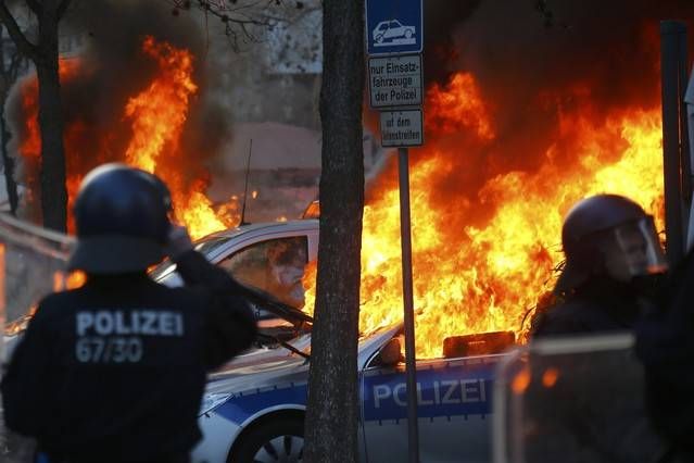 Fotogalería: Incidentes en Fráncfort en la inauguración del BCE