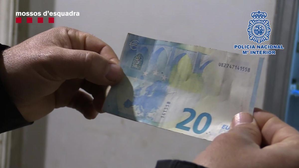 Desarticulan un clan familiar que fabricaba billetes falsos y llegó a introducir 100.000 euros en establecimientos.