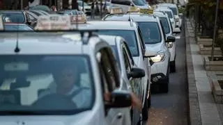 Santa Cruz rescata 36 licencias de taxi por 37.000 euros cada una
