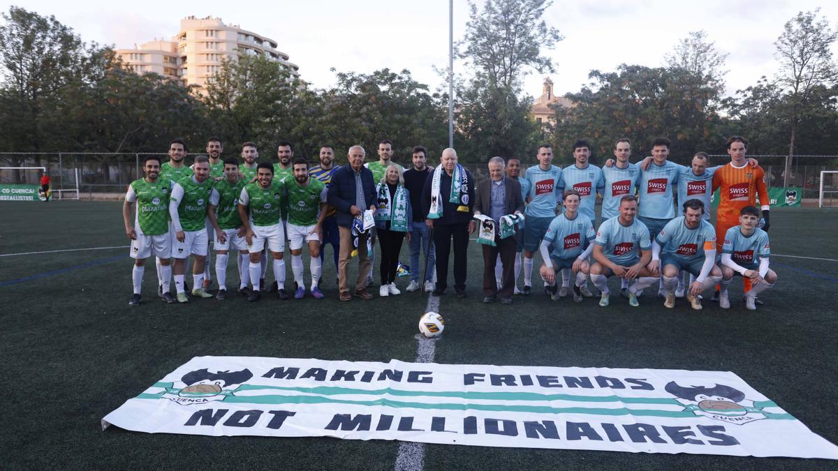 Homenaje a veteranos del Valencia CF en el Fenix Trophy.