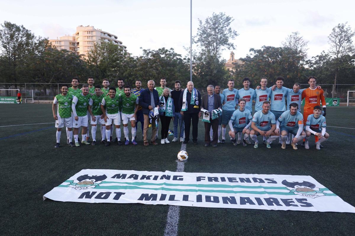 Homenaje a veteranos del Valencia CF en el Fenix Trophy.