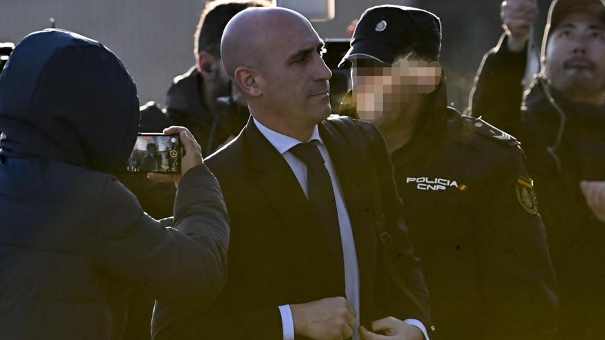 El expresidente de la Real Federación Española de Fútbol (RFEF) Luis Rubiales a su llegada, este martes, a la sexta jornada del juicio en la Audiencia Nacional.