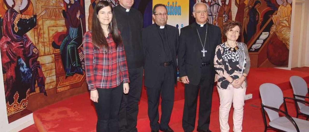 Más ourensanos aportan ideas para adaptar la Iglesia a una sociedad del siglo XXI - Faro de Vigo Más ourensanos aportan ideas para adaptar la Iglesia a una sociedad del siglo XXI - Faro de Vigo