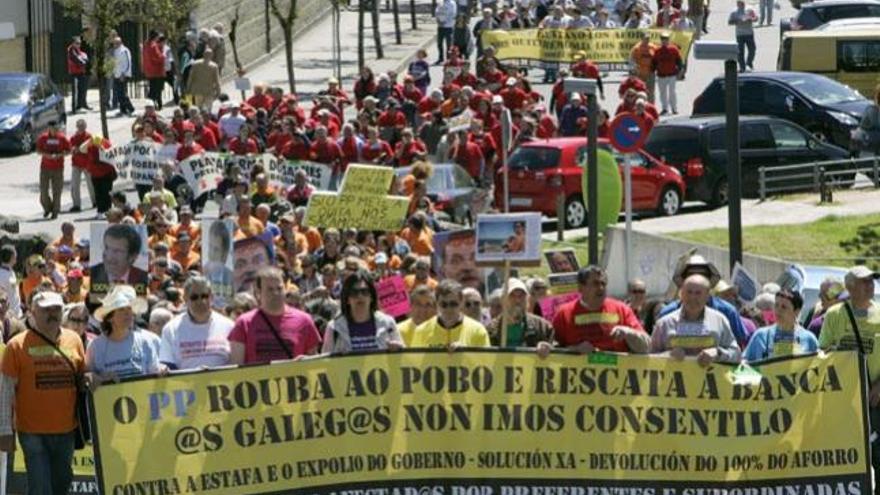 Multitudinaria protesta de los afectados por las preferentes