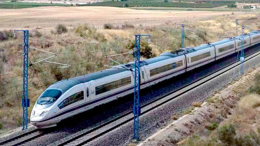 El plan de aumentar a 350 km/h en algunas líneas de alta velocidad, ¿en entredicho tras el accidente de tren de Córdoba?