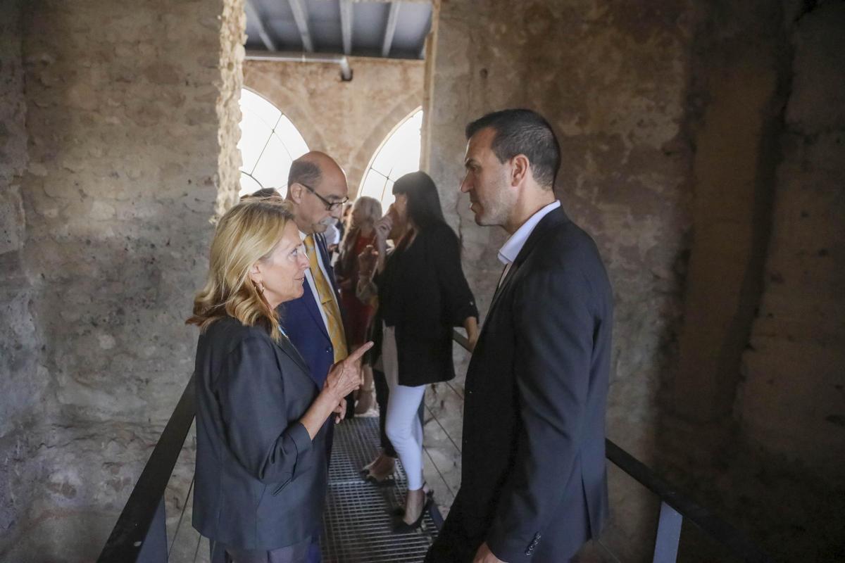 Visita de Vicente Mompó a Bétera, junto a la alcaldesa Elia Verdevío y el resto de la corporación municipal.