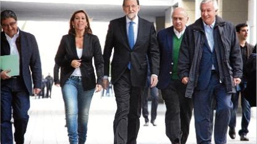 Rajoy acompanyat per Millo, Sánchez-Camacho, Fernández Díaz i Arenas, ahir a Barcelona.