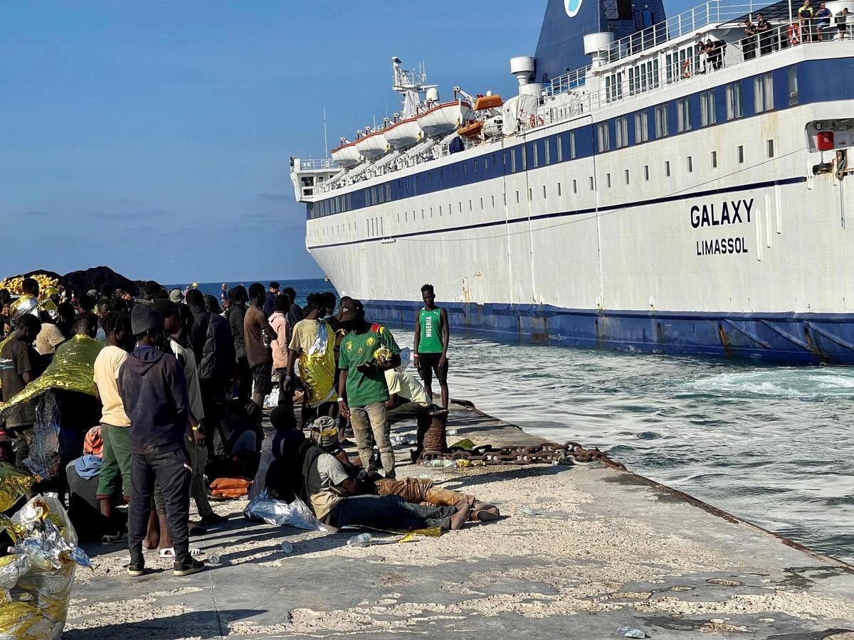 Lampedusa, colapsada tras la llegada de 6.000 inmigrantes en 24 horas.