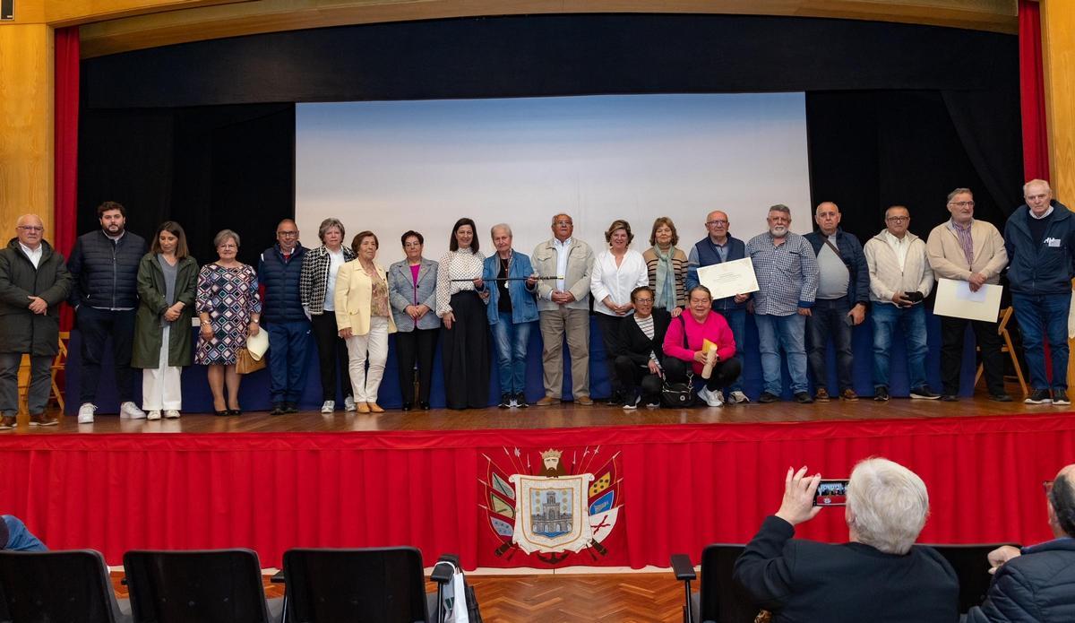 Participantes en el pleno de mayores que se celebró hoy en Betanzos.