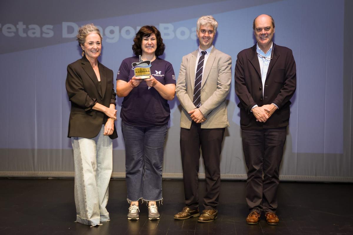 Montse Vázquez a la recogida del premio
