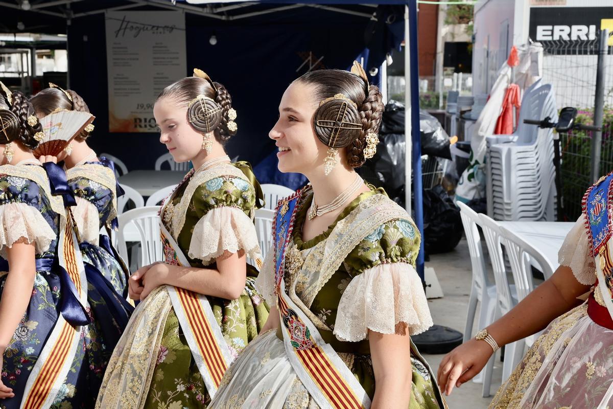 Carmen, Marta y la corte infantil visitan la hoguera Seneca-Autobusos