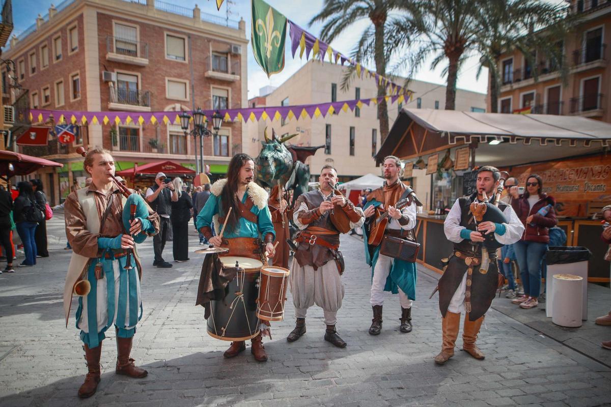 Estas son las mejores imágenes del arranque del Mercado Medieval de Orihuela 2026