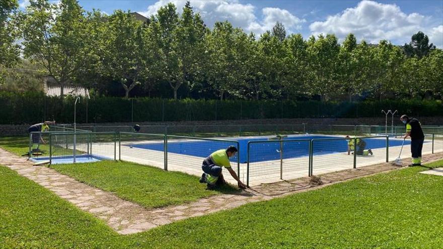 Las piscinas se ponen a punto ante una temporada excepcional