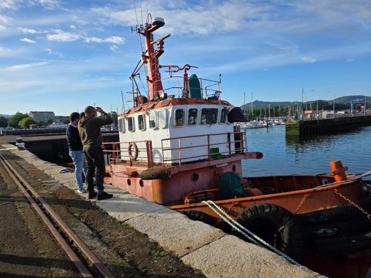 El traslado del remolcador «Doctor Pintado», desde Vilagarcía hacia Moaña, se lleva a cabo desde esta mañana.