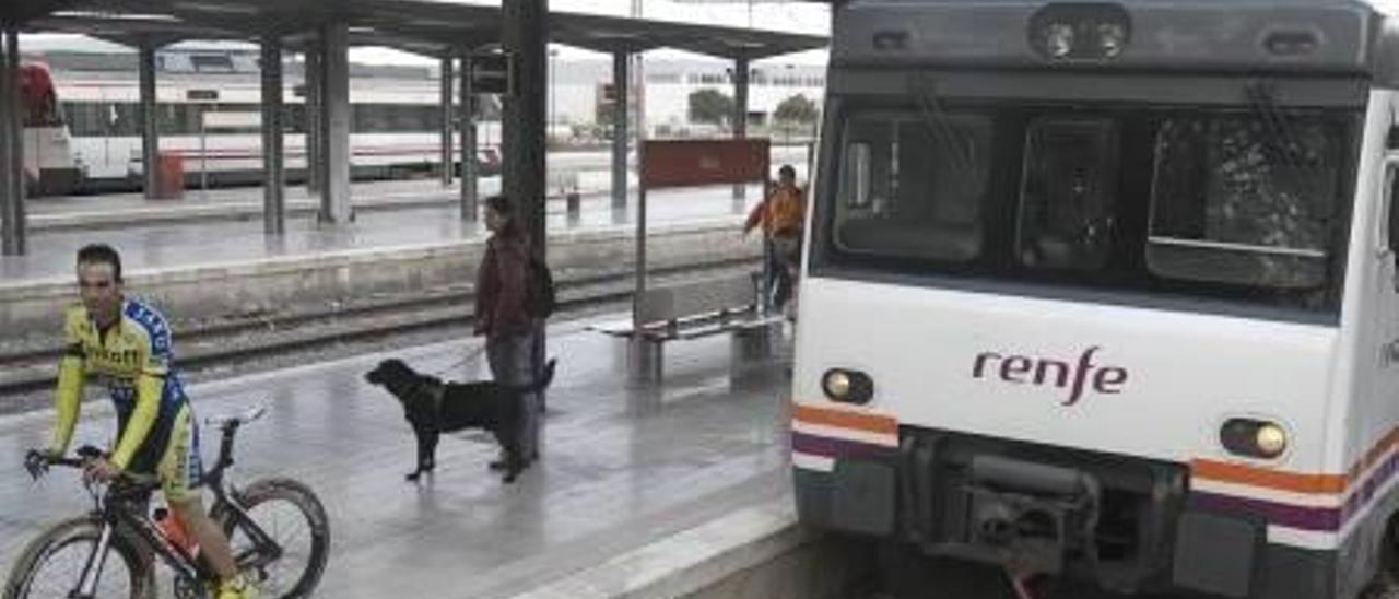 El tren Xàtiva-Alcoi, 32 años en vilo