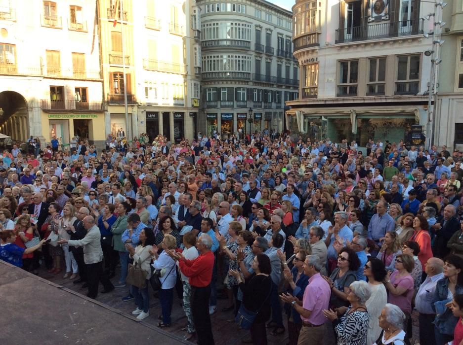 Manifestación en apoyo al proyecto de Banderas en el Astoria