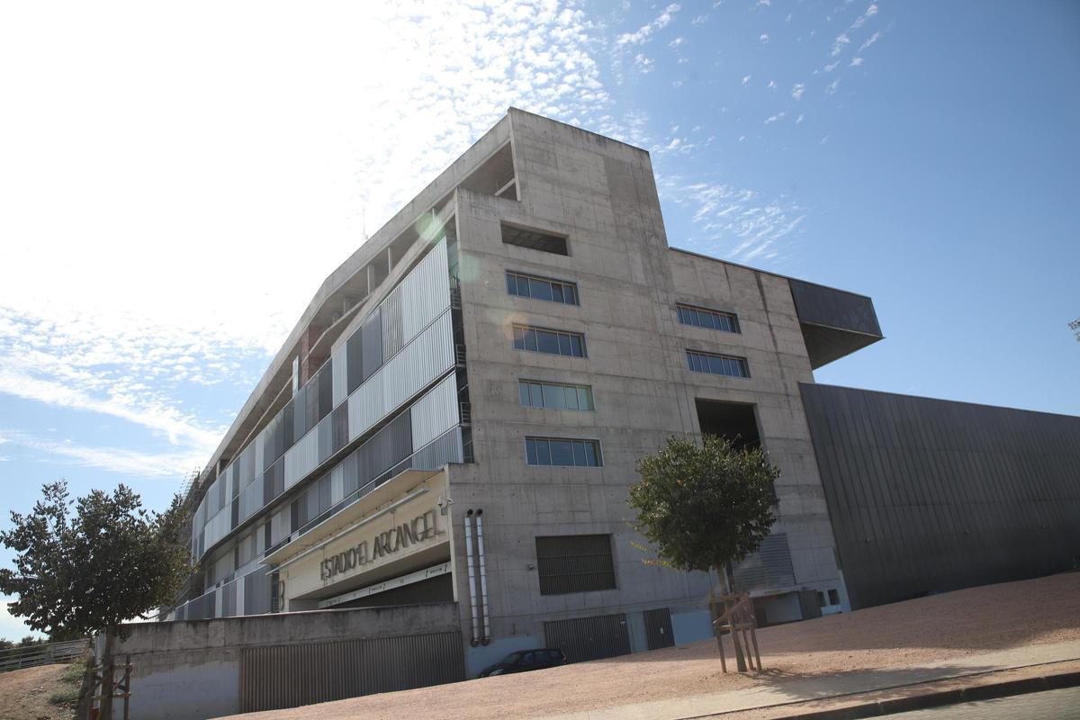 Fachada del Estadio El Arcángel.