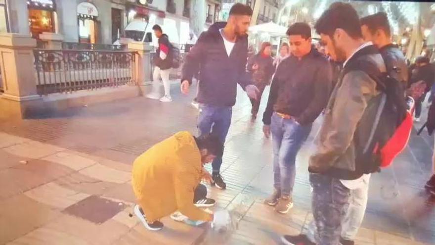 Dañan con cemento el memorial a las víctimas del atentado de Las Ramblas