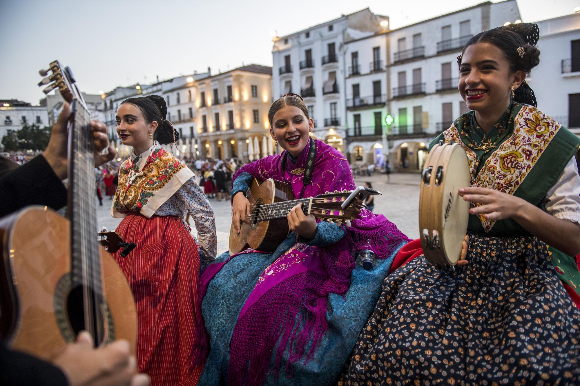 Fotogalería | Así fue el festival internacional de folclore Ciudad de Cáceres