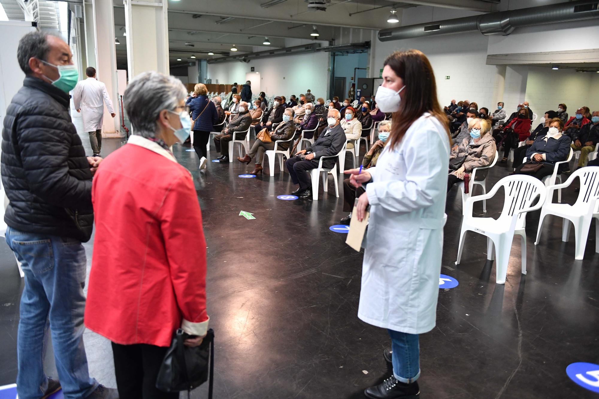 Así es por dentro la vacunación masiva en Expocoruña