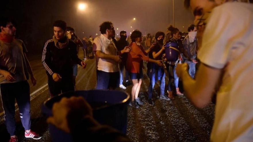 Colectivos de emergencias denuncian &quot;descoordinación&quot; y &quot;caos total&quot; en los incendios de Galicia