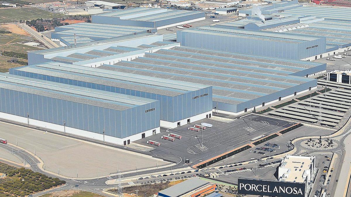 Porcelanosa Grupo lleva más de 30 años mejorando el sistema de producción que utiliza en su fábrica de Vila-real con el fin de minimizar el impacto en el medio ambiente.