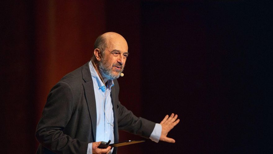 Paco Pómez cierra con su humor mitológico el ciclo &#039;Clásicos con Humor&#039; en el Auditorio Alfredo Kraus