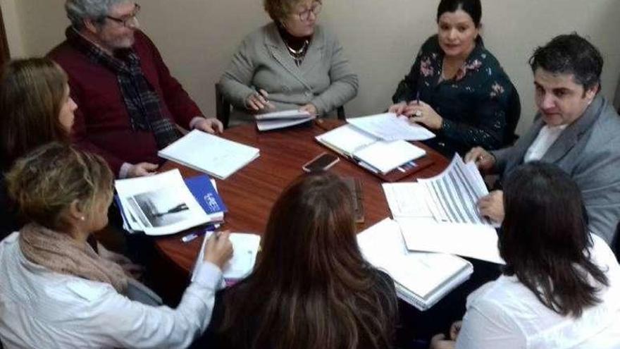 Arévalo y Soto, reunidos con trabajadores de la Agencia. // FdV