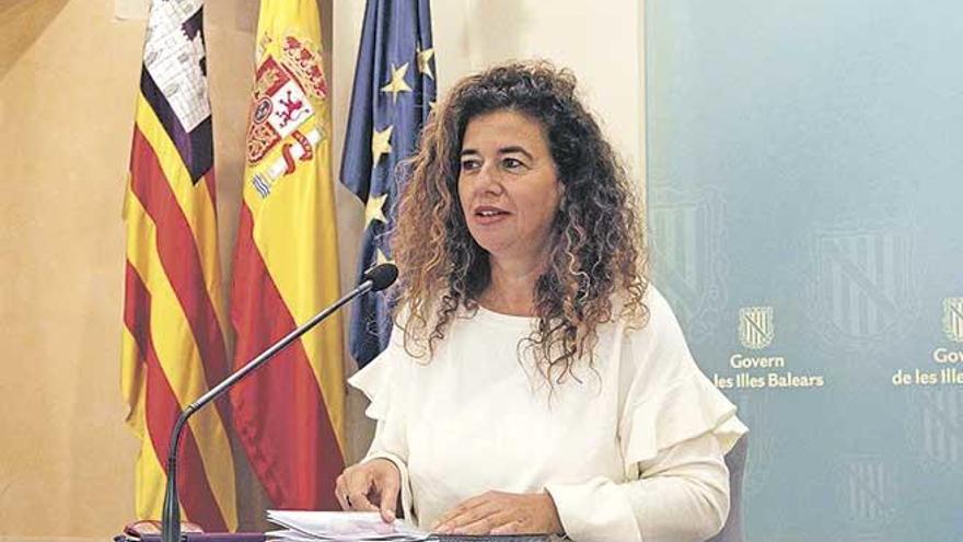 La portavoz del Ejecutivo, Pilar Costa, tras el Consell de Govern.