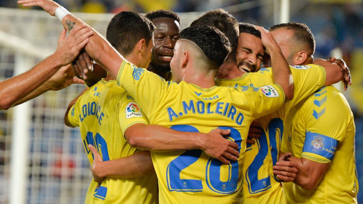 Celebración del segundo tanto amarillo, obra de Benito Ramírez, ante el Alcorcón.