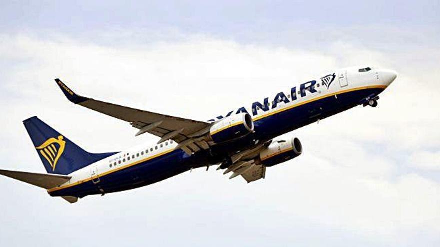 Un avió de Ryanair enlairant-se a l&#039;aeroport de Reus