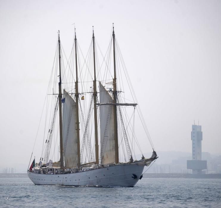 La Regata de Grandes Veleros abandona a A Coruña