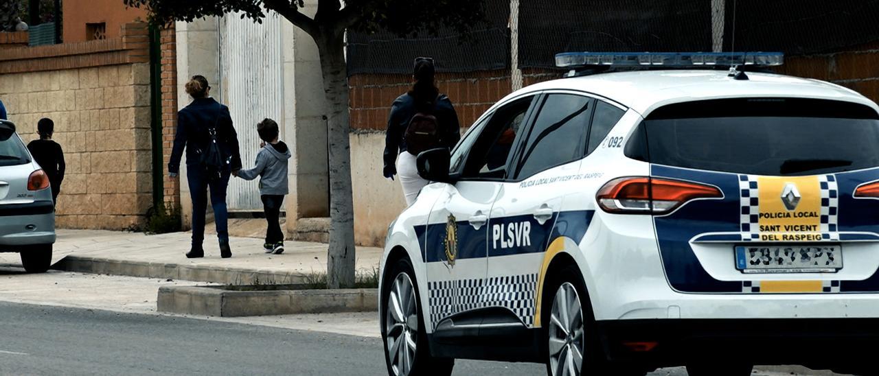 La Policía Local de San Vicente detiene a dos personas por el presunto robo en el Colegio La Almazara.