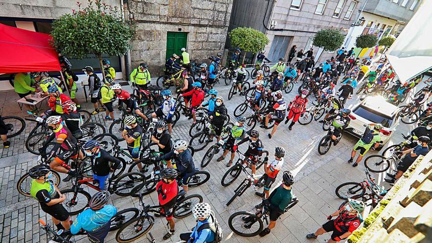 Máis de 200 ciclistas de BTT na Cañiza