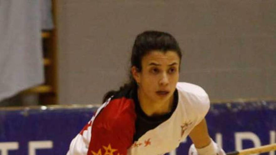 Sara González con la bola.