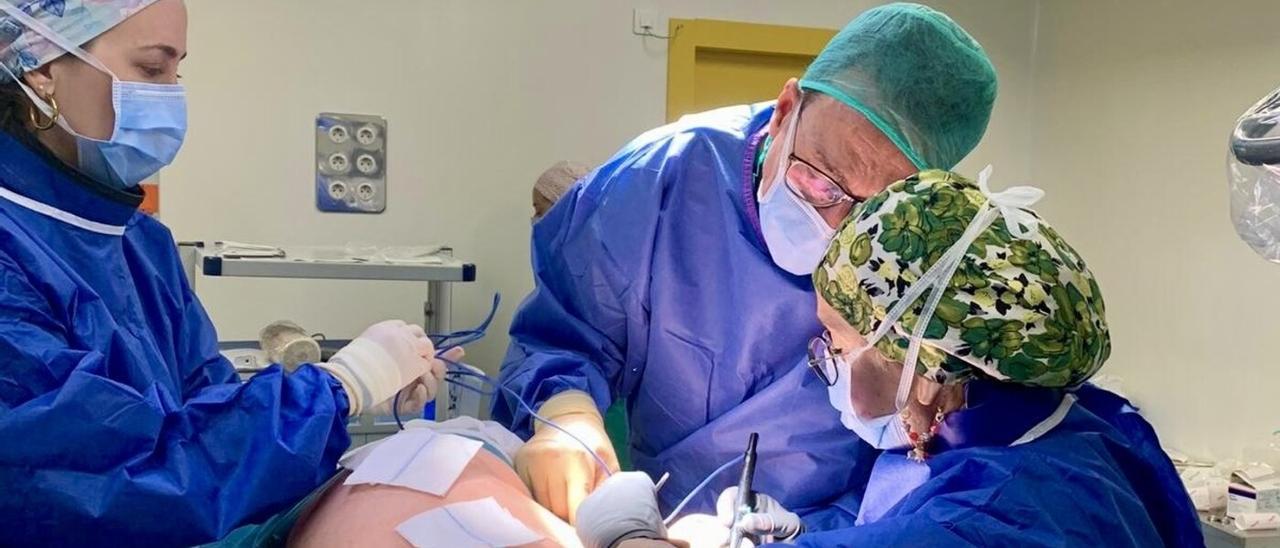 Nueva técnica en el Hospital Molina Orosa para tratar el dolor crónico intenso