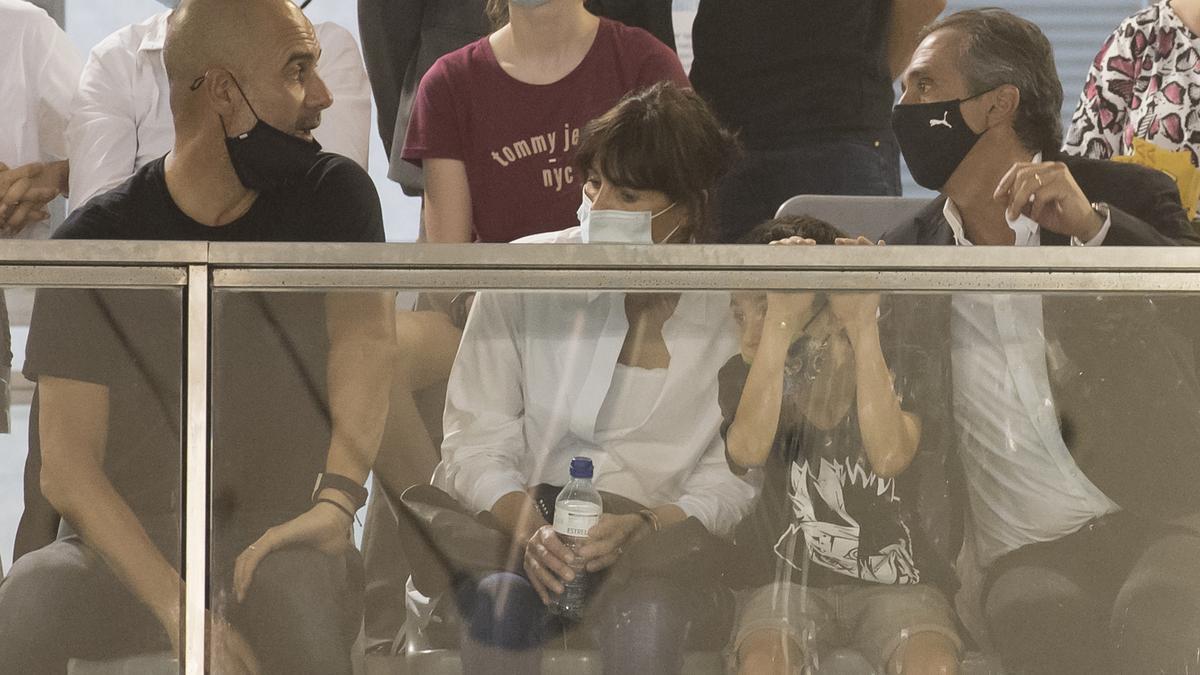 Pep Guardiola, cristina Serra i Manel Estiarte, l'estiu passat a les piscines municipals de Manresa