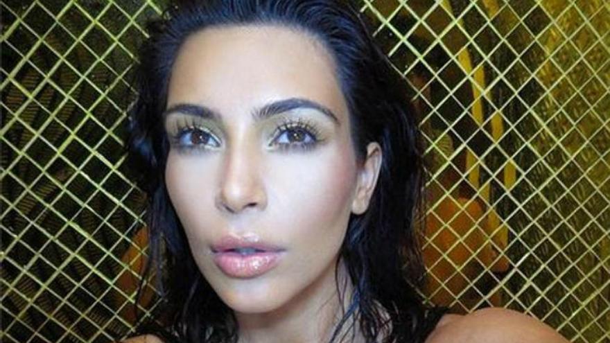 Kim Kardashian se exhibe desnuda en Snapchat
