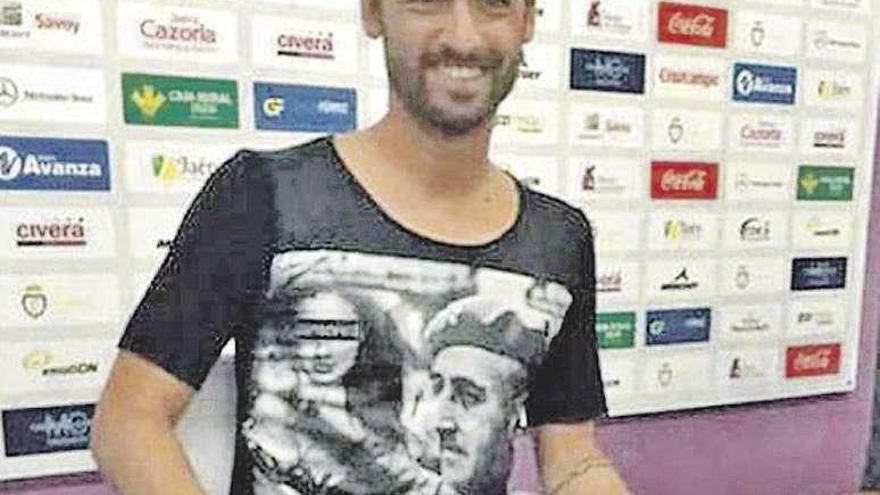 Un jugador del Jaén acude a su presentación con una camiseta de Franco - La  Opinión de A Coruña