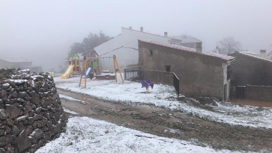 La nieve llegó a cuajar en el municipio de Coratxà.