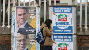 Carteles electorales en Pomigliano d’Arco, cerca de Nápoles.
