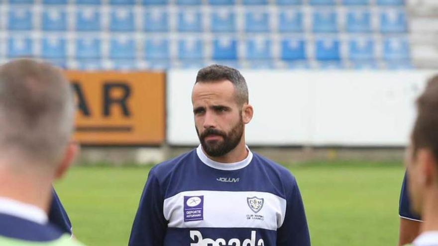 Omar Sampedro en un entrenamiento con el Marino.