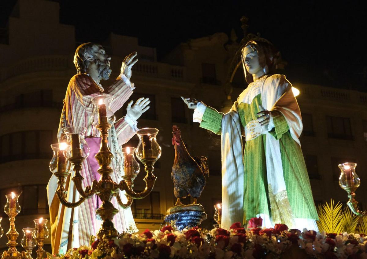 Paso de la Negación de San Pedro en una imagen captada la Semana Santa de 2023. | ÁXEL ÁLVAREZ