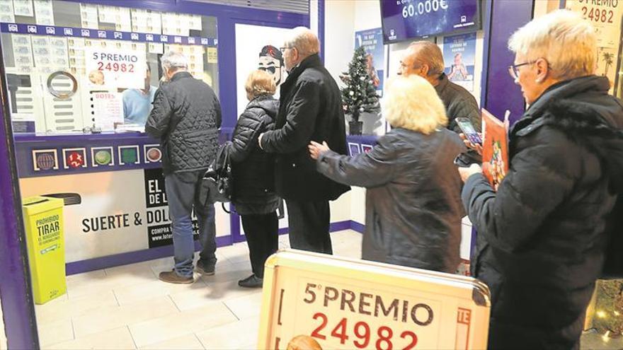La lluvia de millones de la Lotería de Navidad anima las ventas para el Niño en Castellón