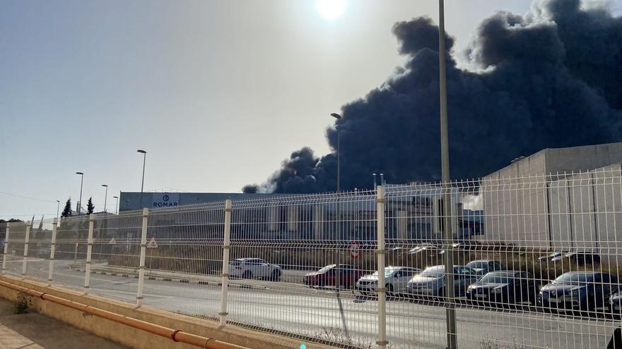 Fuego y explosiones en una fábrica química de Náquera