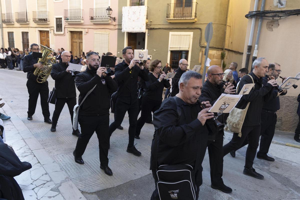 La solemne procesión del Santo Entierro de Xàtiva, en imágenes