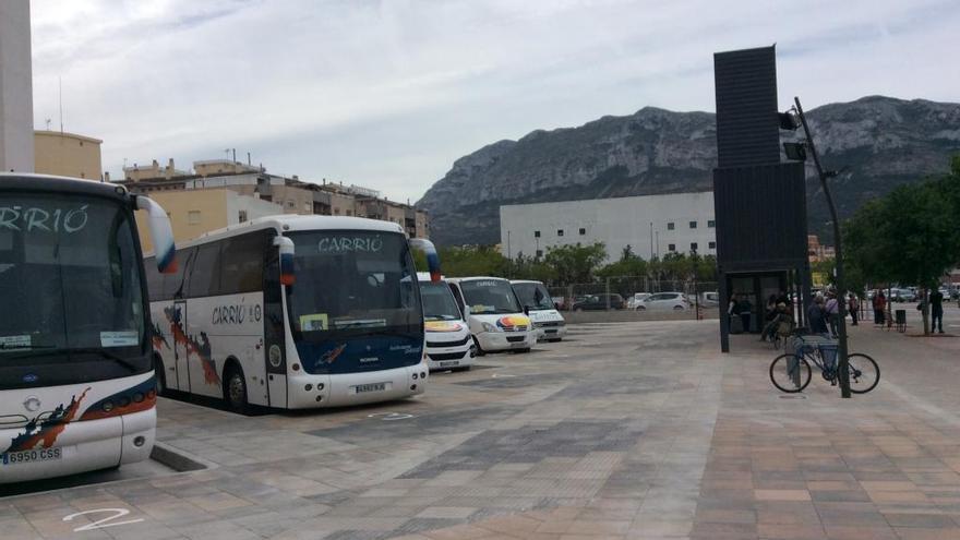 Dénia ampliará la estación abierta hace 10 días, pero los autobuses grandes seguirán parando fuera