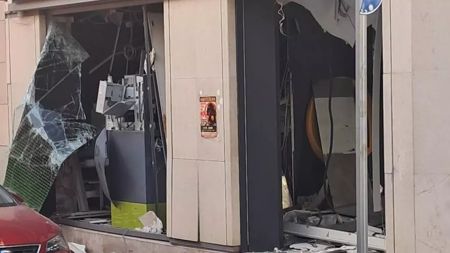Asaltan de madrugada en banco en Casinos