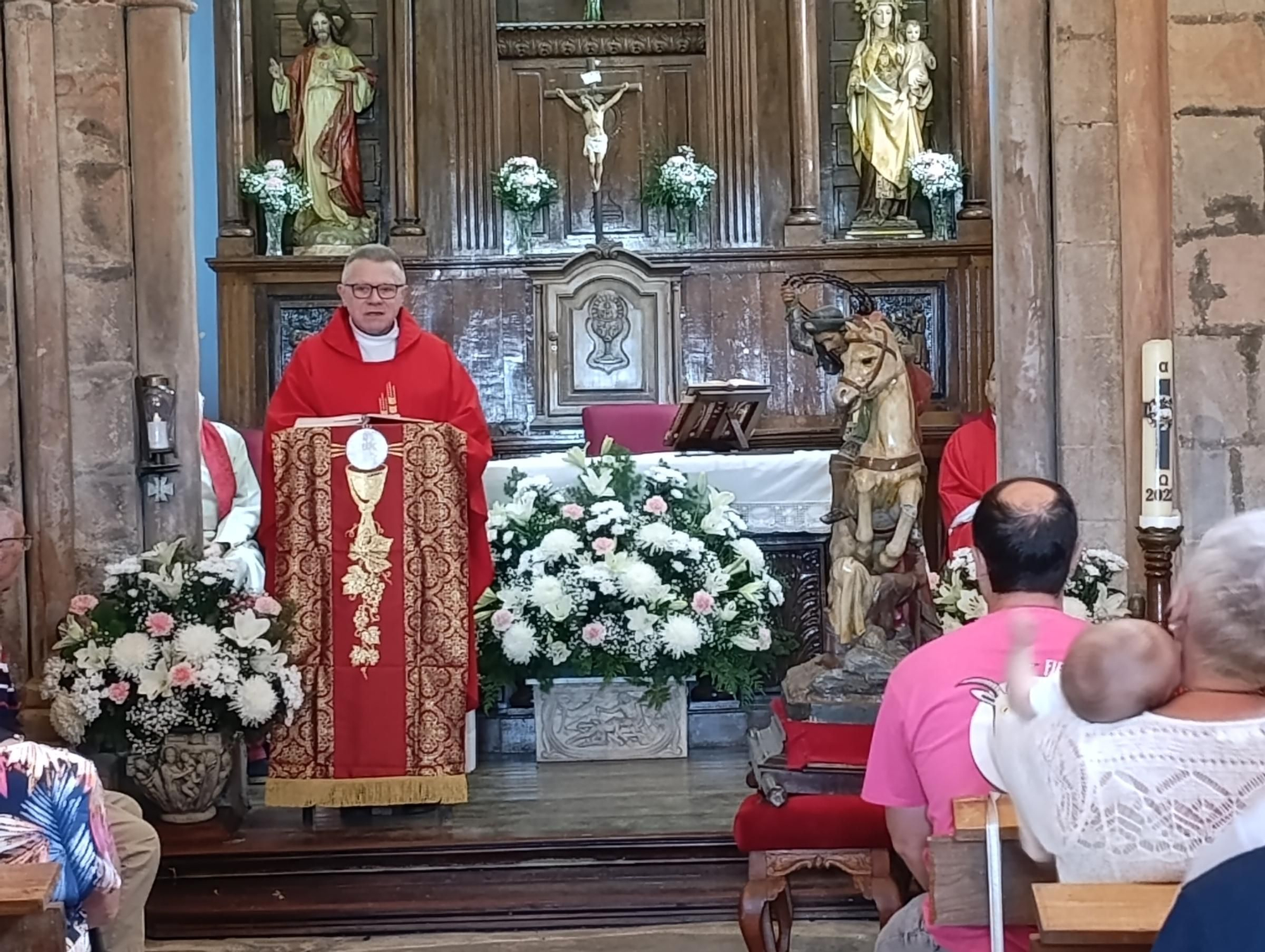 Arlós inicia sus fiestas con una misa en honor a Santiago