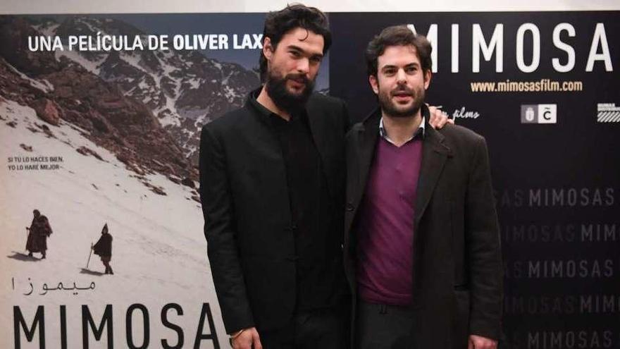 Oliver Laxe, a la izquierda, con su hermano Felipe, productor de &#039;Mimosas&#039;.